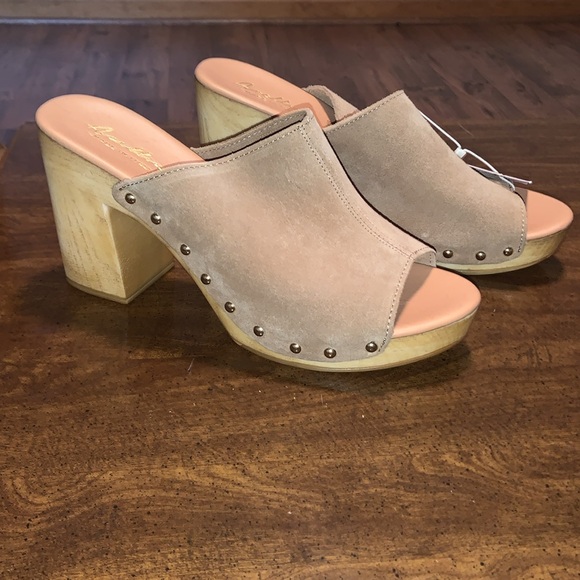 Avellini Stack Heeled Suede Sandals - Picture 3 of 7